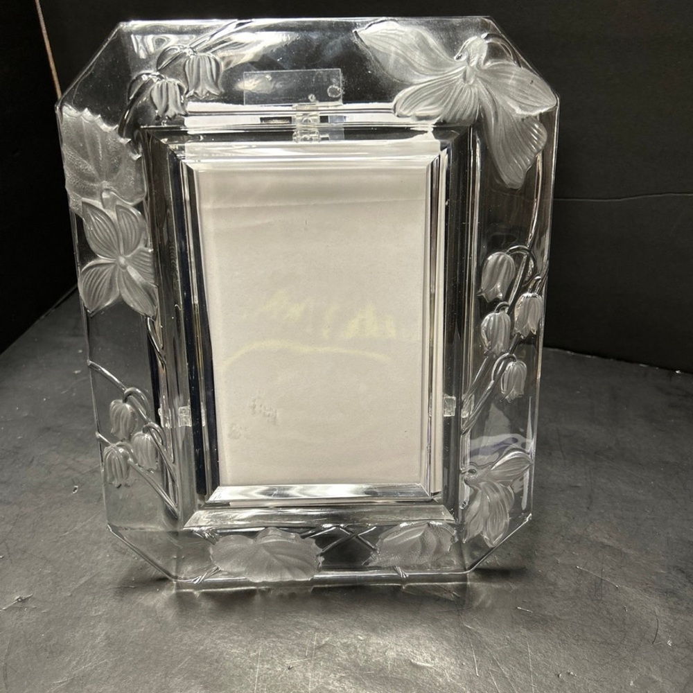 Clear Floral Glass Picture Frame - White/Clear